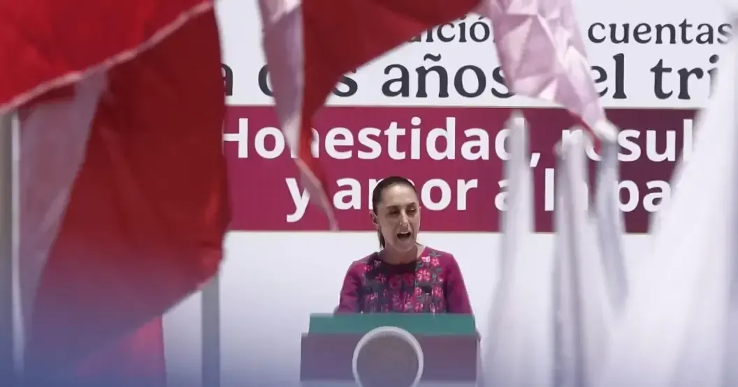 La presidenta defiende su administración ante las acusaciones del blanquiazul y aborda el legado del neoliberalismo.