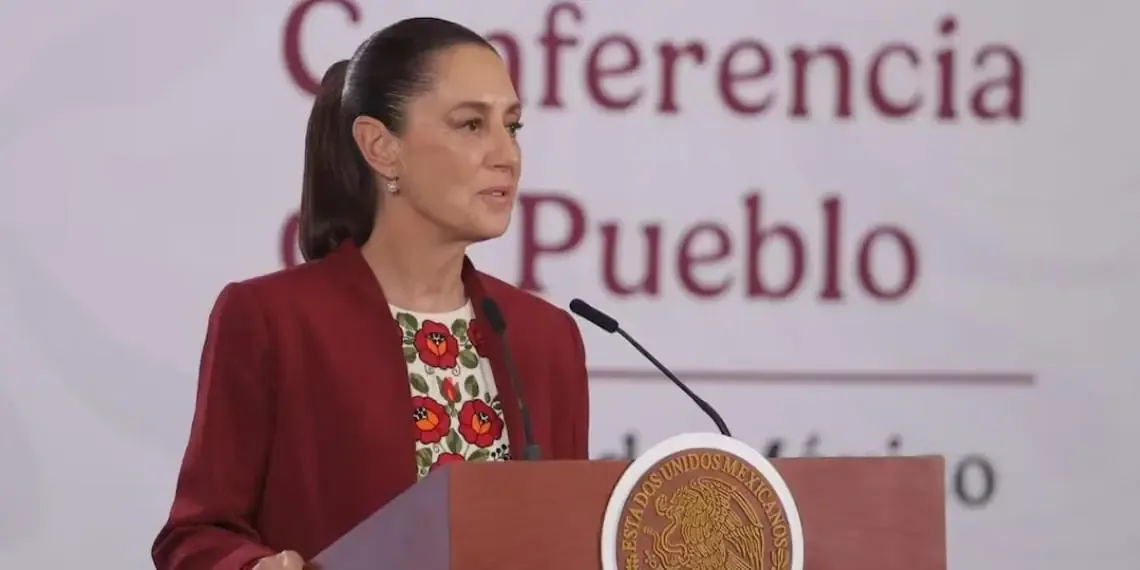 La presidenta de México lamenta la falta de veracidad en un artículo del periódico sobre AMLO.