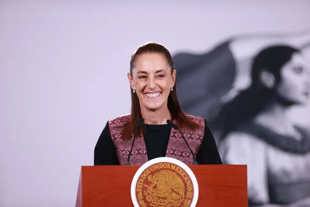 La presidenta de México critica la reunión como un regreso a la corrupción y privilegios.