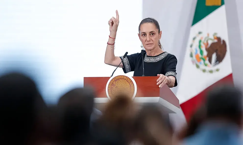 La Presidenta acusa a grupos opositores de buscar recuperar el poder mediante pactos con gobiernos extranjeros.