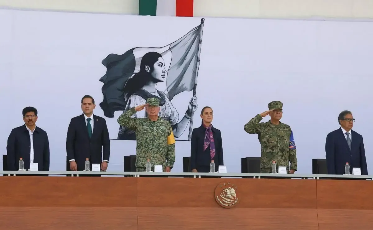 La presidenta Claudia Sheinbaum subraya el compromiso de las Fuerzas Armadas con la vida y la solidaridad en desastres naturales.