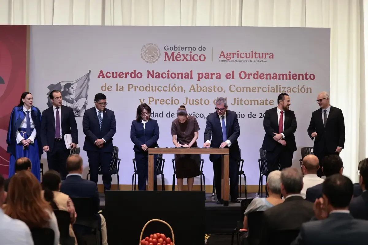 El pacto busca priorizar el abastecimiento nacional y apoyar a más de 12 mil productores.