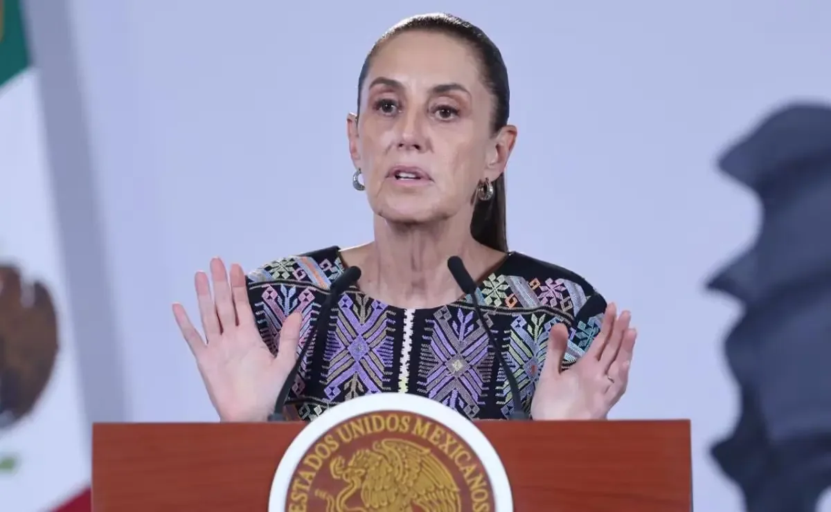 La presidenta defiende la universalidad de los beneficios sociales en su conferencia en Palacio Nacional.