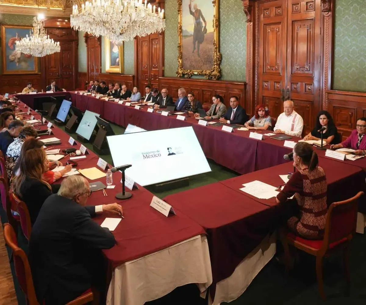 La presidenta busca garantizar atención médica universal y gratuita para todos los mexicanos a través del modelo IMSS-Bienestar.