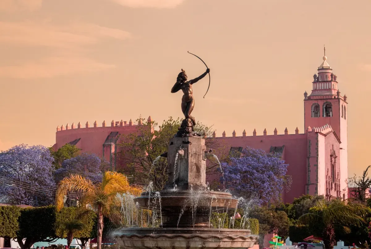 La Presidenta de México destaca logros en el desarrollo de infraestructura y programas sociales en Hidalgo.