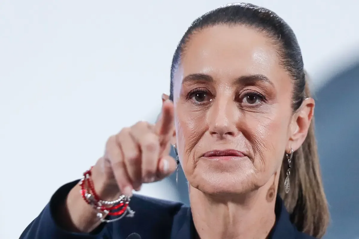 La presidenta de México busca mitigar el impacto del sargazo en el turismo caribeño con un plan integral.