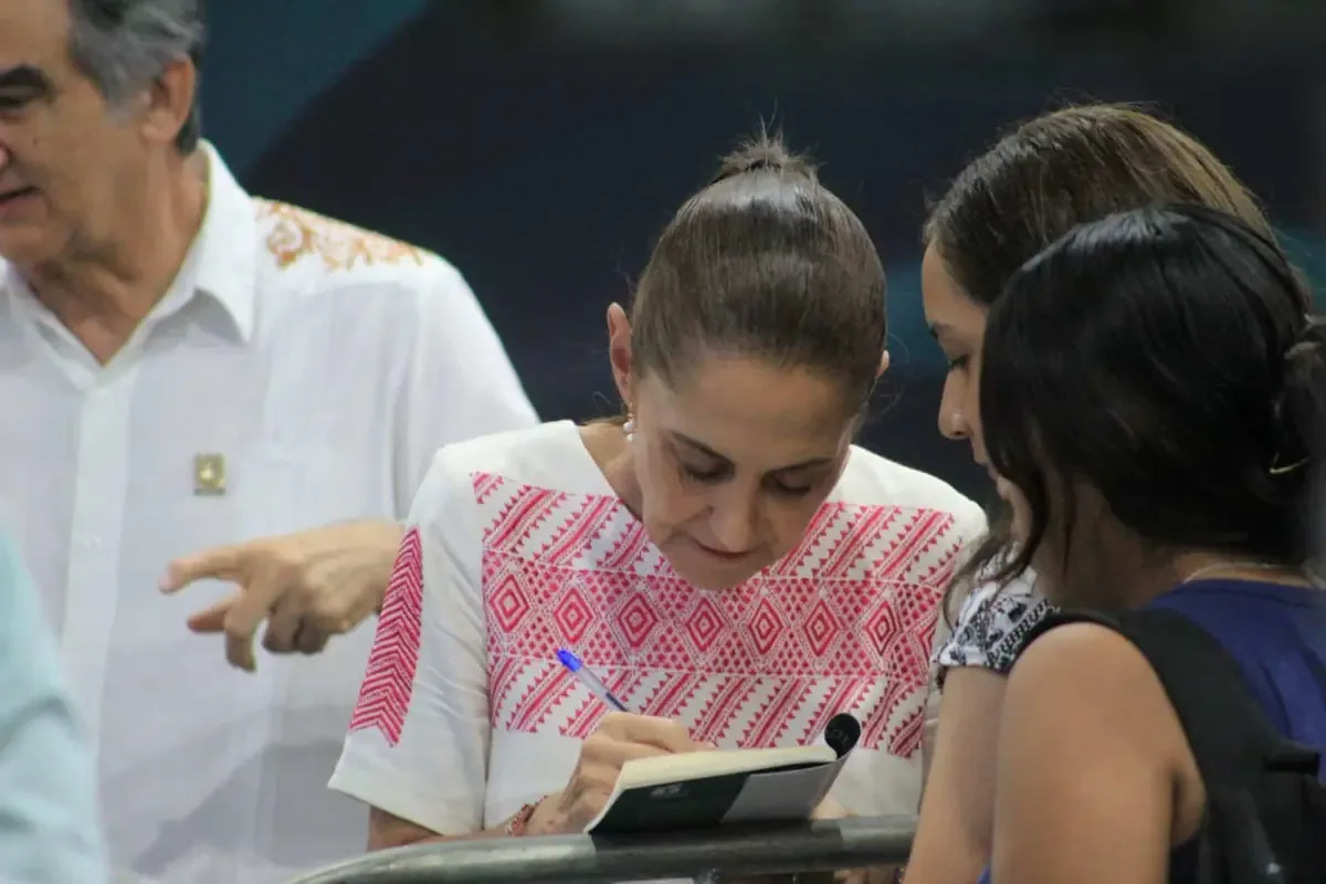 La mandataria destaca la importancia de garantizar oportunidades para evitar obstáculos en educación y empleo.