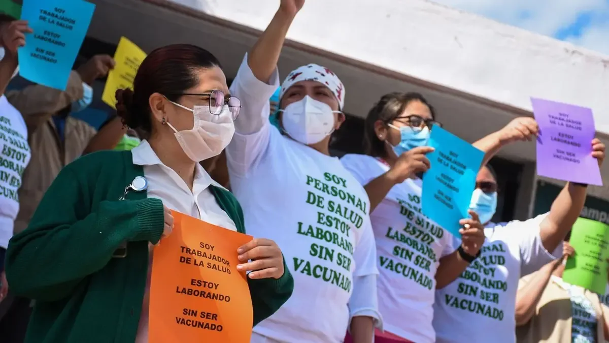 La presidenta Claudia Sheinbaum se compromete a atender las necesidades del personal del IMSS.