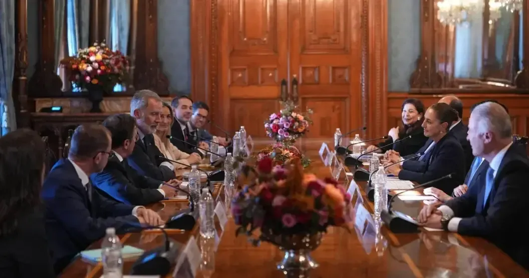 La presidenta Claudia Sheinbaum recibió al Rey Felipe VI, marcando un nuevo inicio en las relaciones diplomáticas.