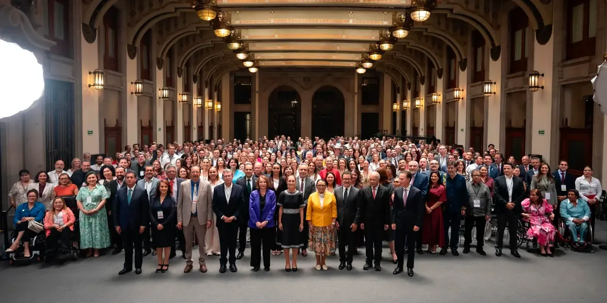La presidenta de México resalta la importancia de la unidad legislativa en tiempos de desafíos nacionales.