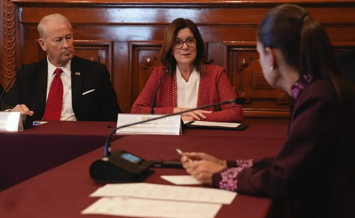 La presidenta y el embajador discutieron cooperación en seguridad y comercio bilateral en Palacio Nacional.