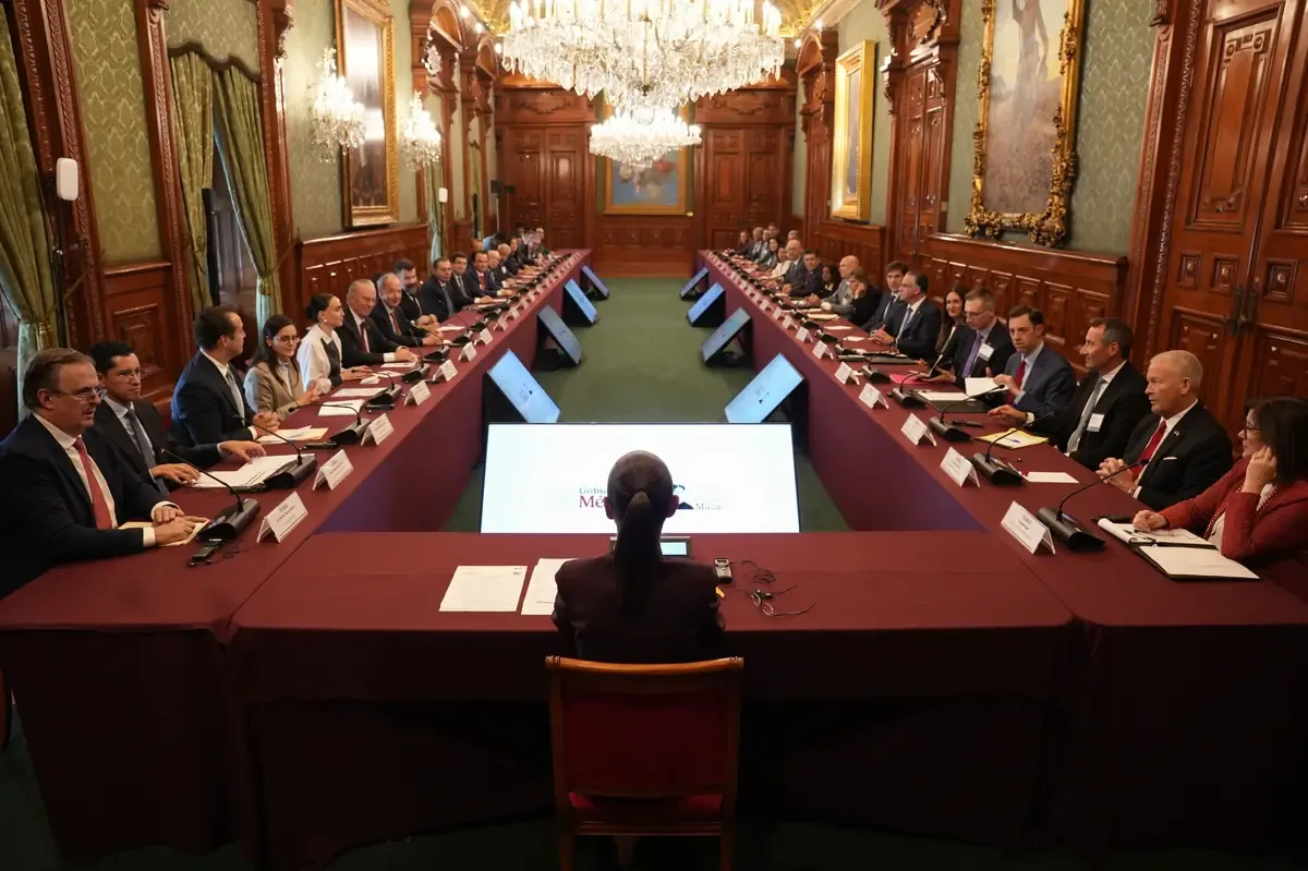 La presidenta de México confirma que la academia policial no fue discutida en reunión con empresarios.