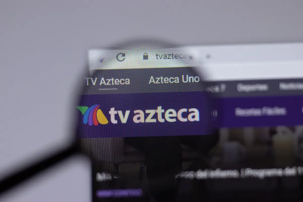 La disputa resalta el uso de estrategias de publicidad y comunicación en la política actual.