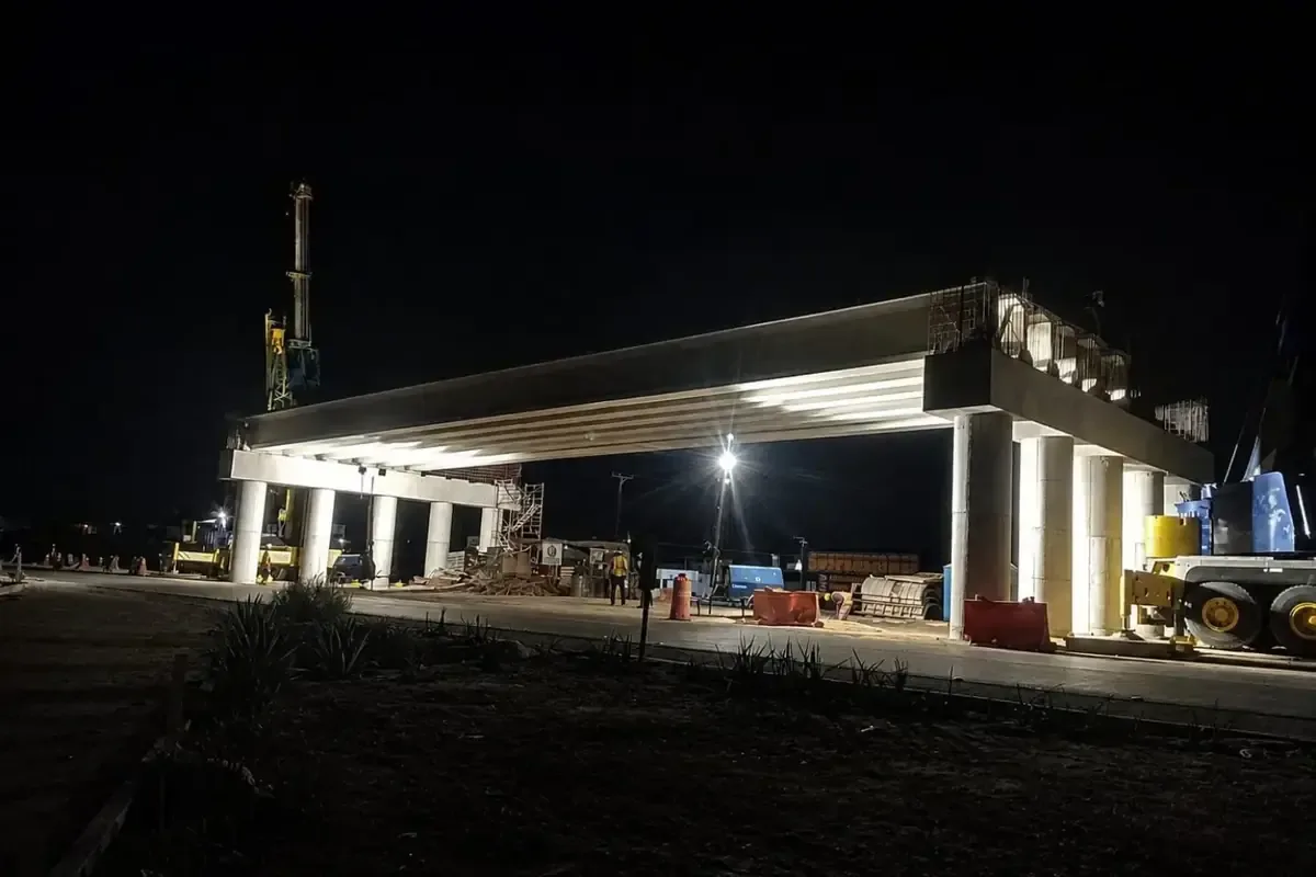 La obra modernizará el bulevar y mejorará la seguridad vial para los automovilistas.