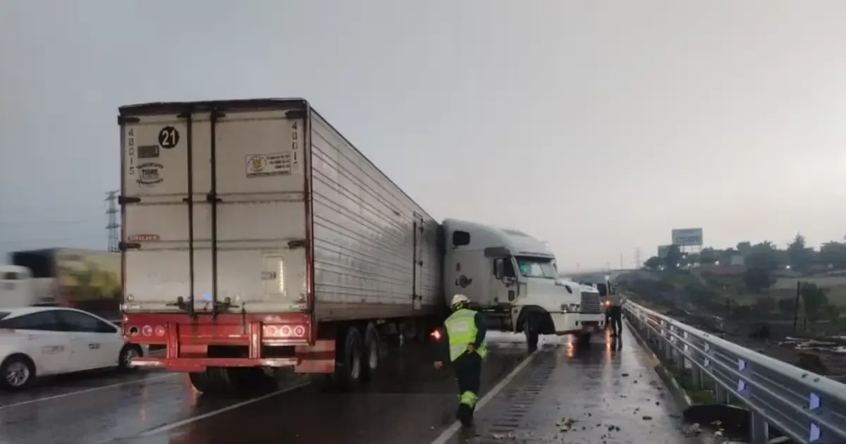 Los bloqueos en varias autopistas generan congestión vehicular y afectan la movilidad de conductores.