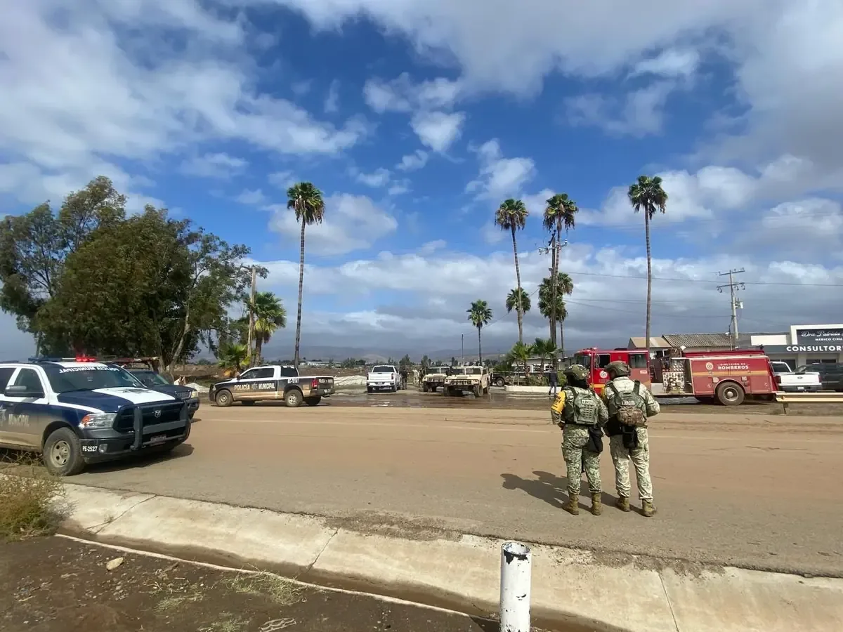 Siete personas de una familia y un hombre permanecen desaparecidos tras el paso de la tormenta Rachel en Ensenada.