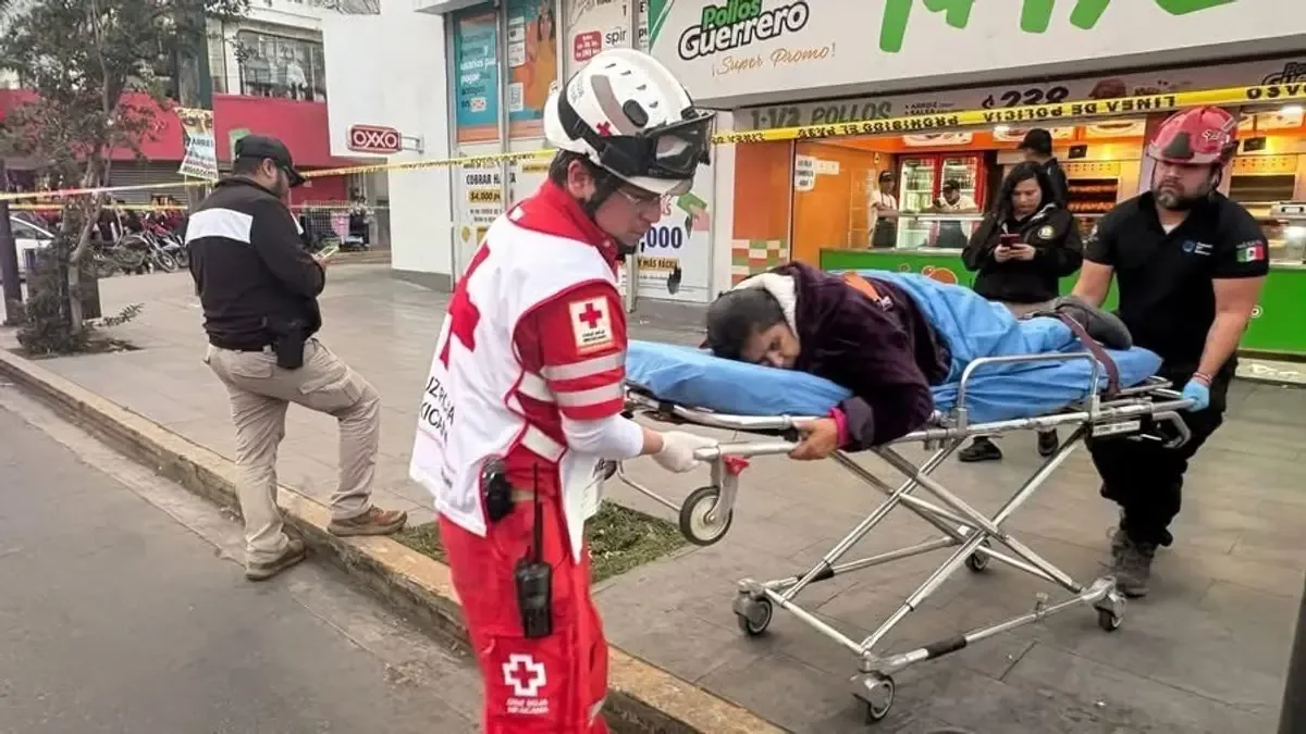 Siete transeúntes resultaron heridos en un tiroteo en el centro de Monterrey, entre ellos una menor y un adulto mayor.