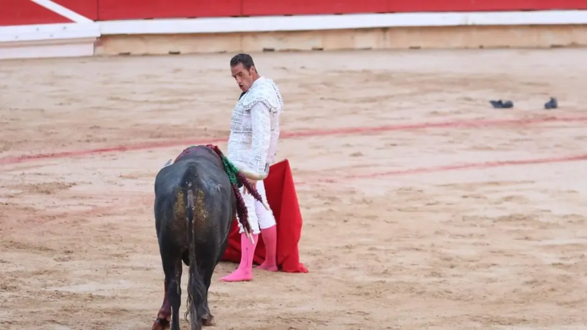 El matador español enfrenta un desafío formidable en su actuación en la plaza de Pamplona este año.