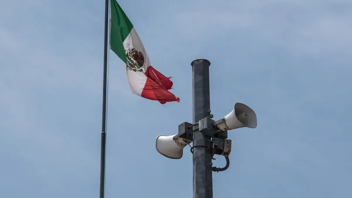 El simulacro busca evaluar la preparación ante sismos, recreando situaciones de emergencia en varias regiones.
