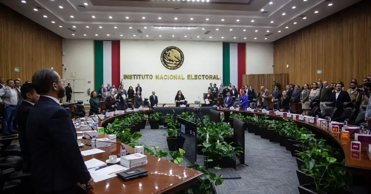 La discusión sobre el exmilitante del PAN resalta la falta de denuncias en el INE.