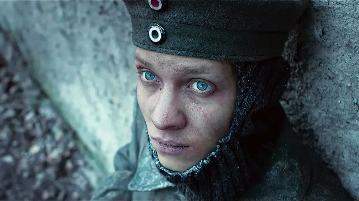 La película, galardonada con cuatro Óscar, es un impacto emocional sobre la guerra.