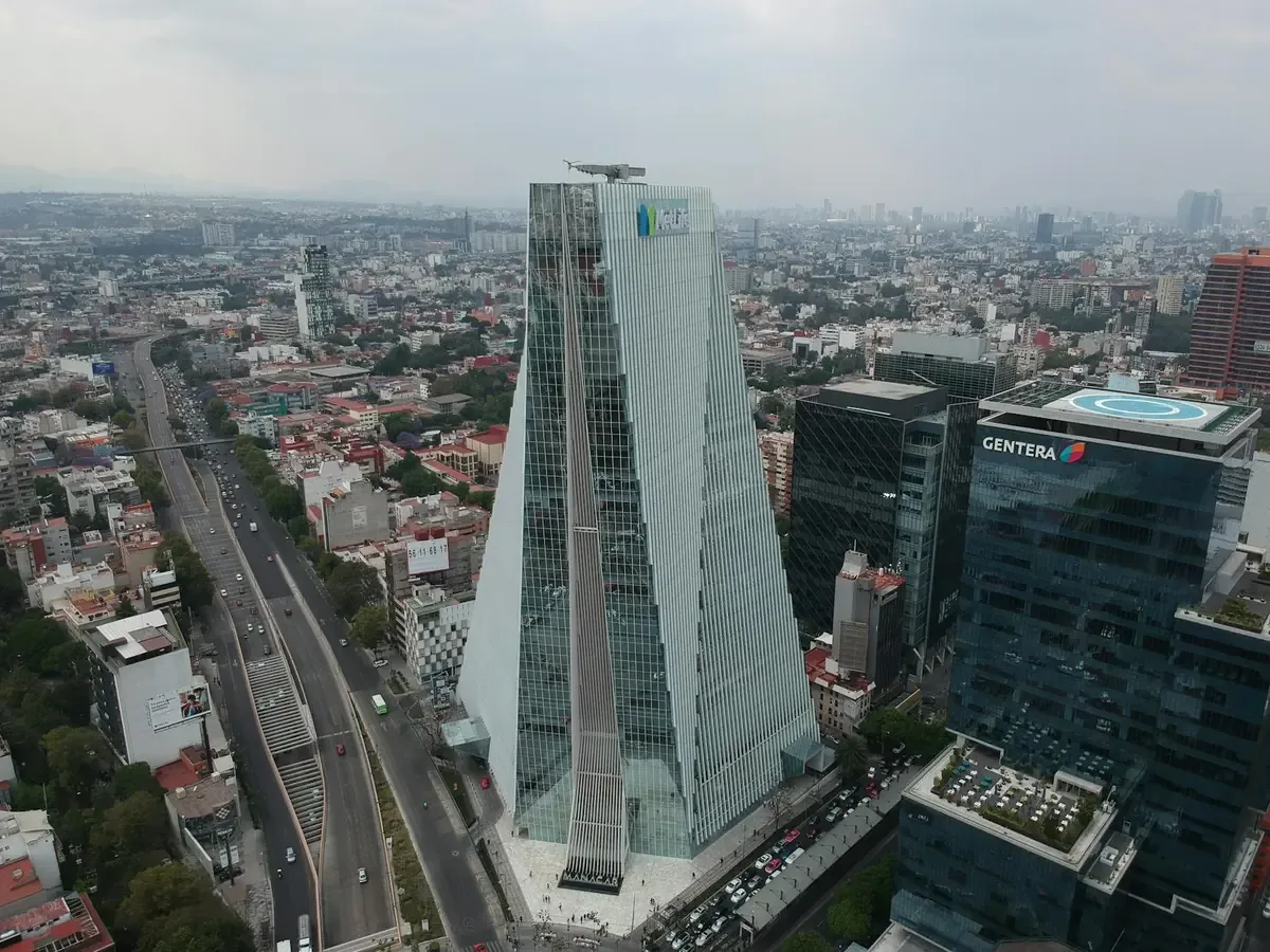 Especialistas alertan sobre la desigualdad y falta de recursos en el sistema sanitario mexicano.