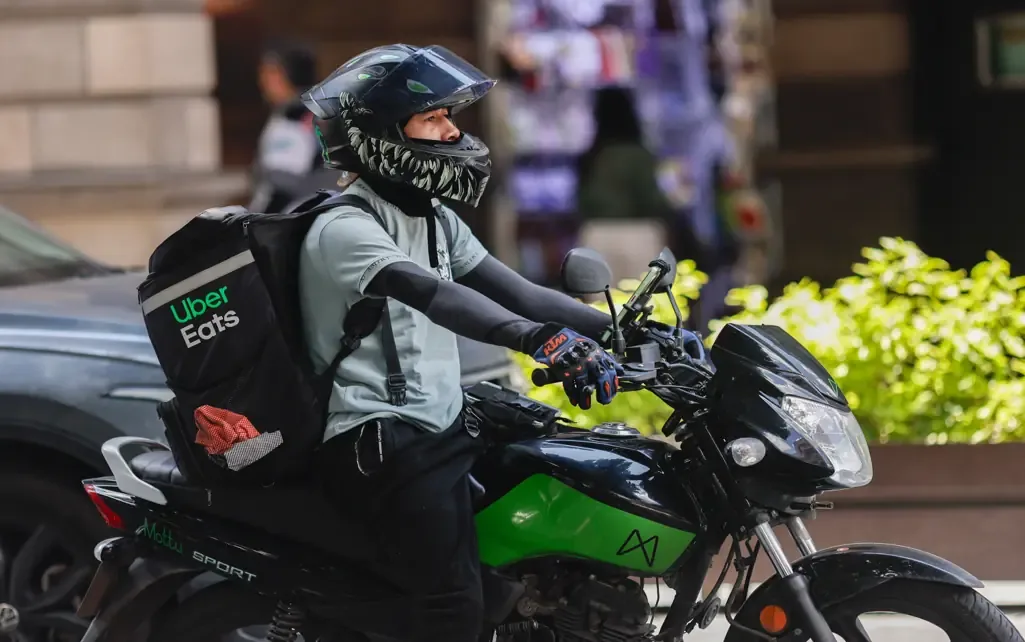 La medida busca mejorar la seguridad vial y controlar el uso de motocicletas en Puebla.