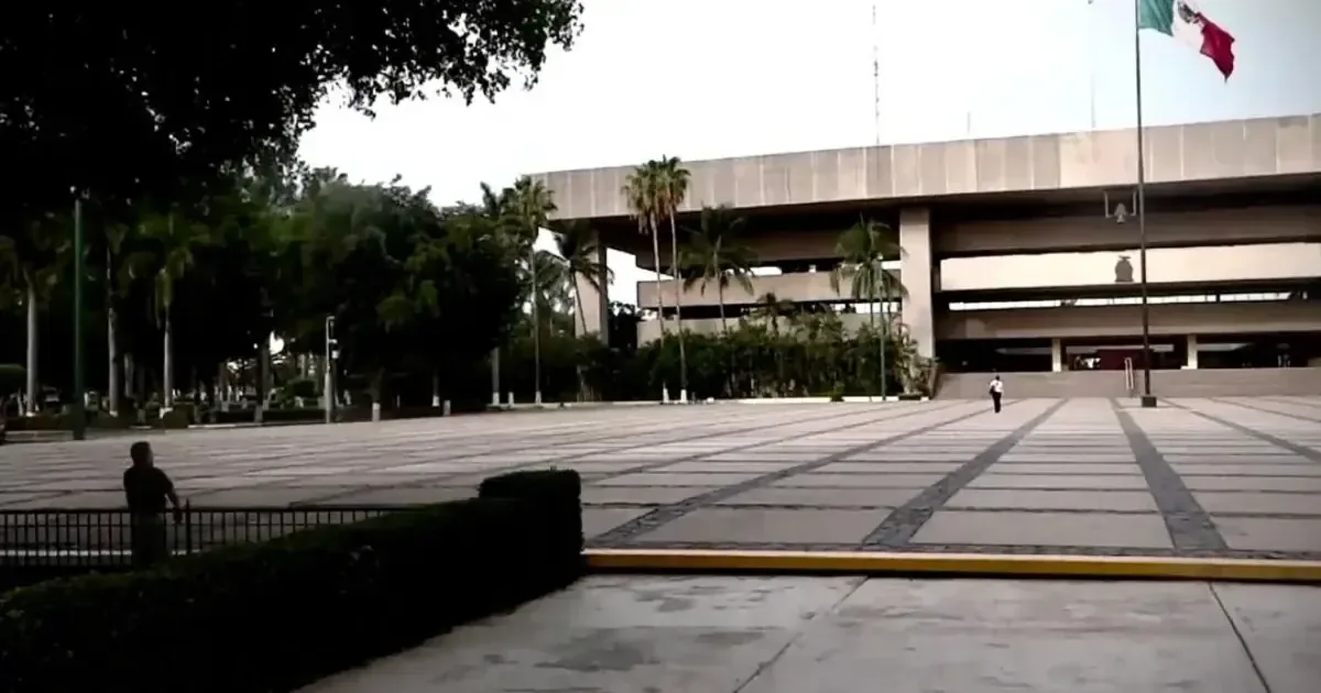 La propuesta es respaldada por tres partidos en medio de acusaciones graves.