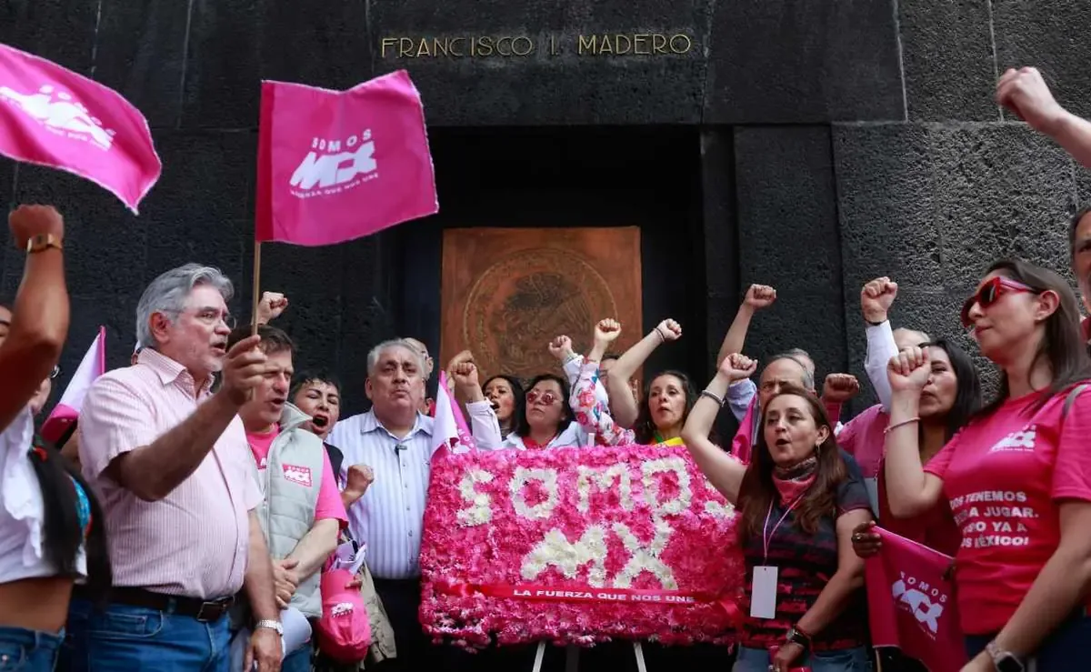 La organización Somos reclama el respeto a los derechos de millones de mexicanos con doble nacionalidad.