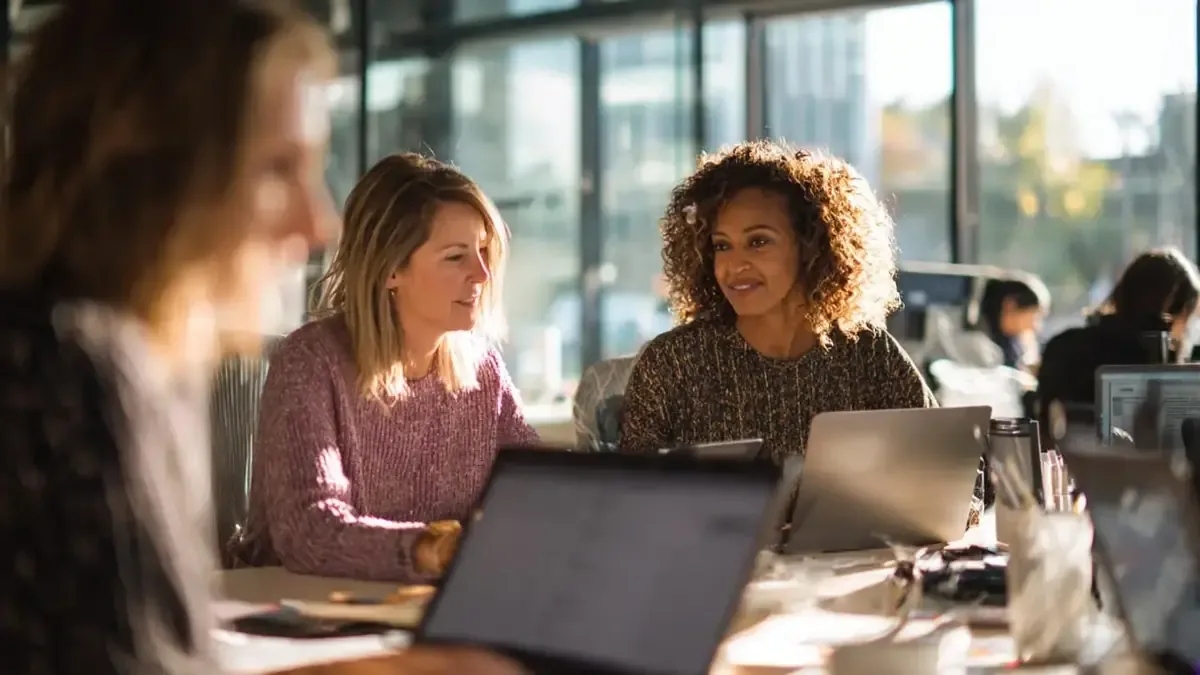 Estudio revela que el estado mejora su posición en condiciones para el empleo femenino, aunque persiste la carga de cuidados.