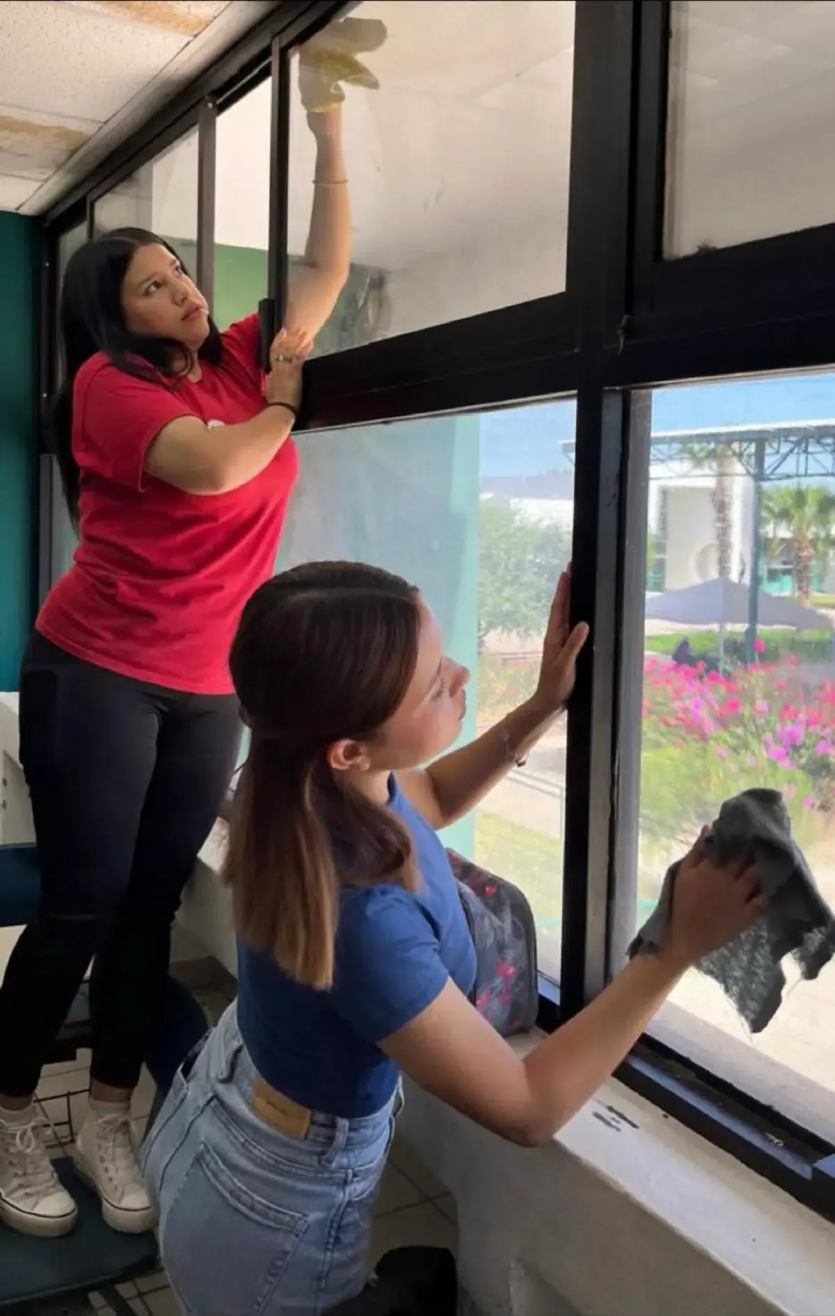 Estudiantes de la UTS participan en actividades que fortalecen la educación y el compromiso social.