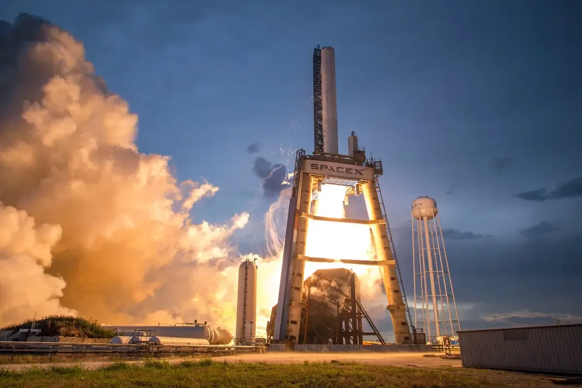La oferta pública inicial de SpaceX busca romper récords en Wall Street y posicionar a la empresa entre los gigantes financieros.