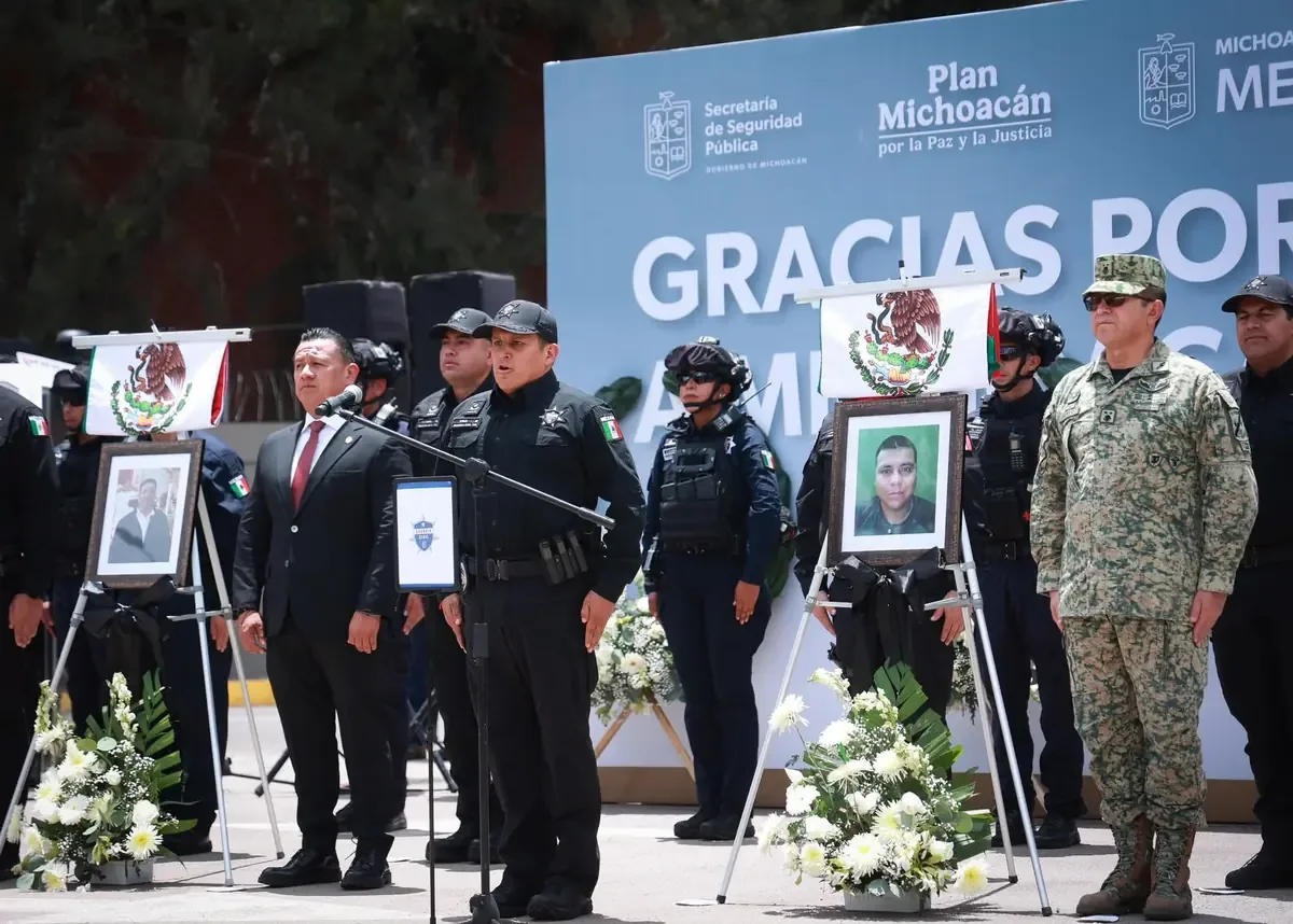 La Secretaría de Seguridad Pública rinde tributo a cinco héroes que murieron en cumplimiento de su deber en Michoacán.
