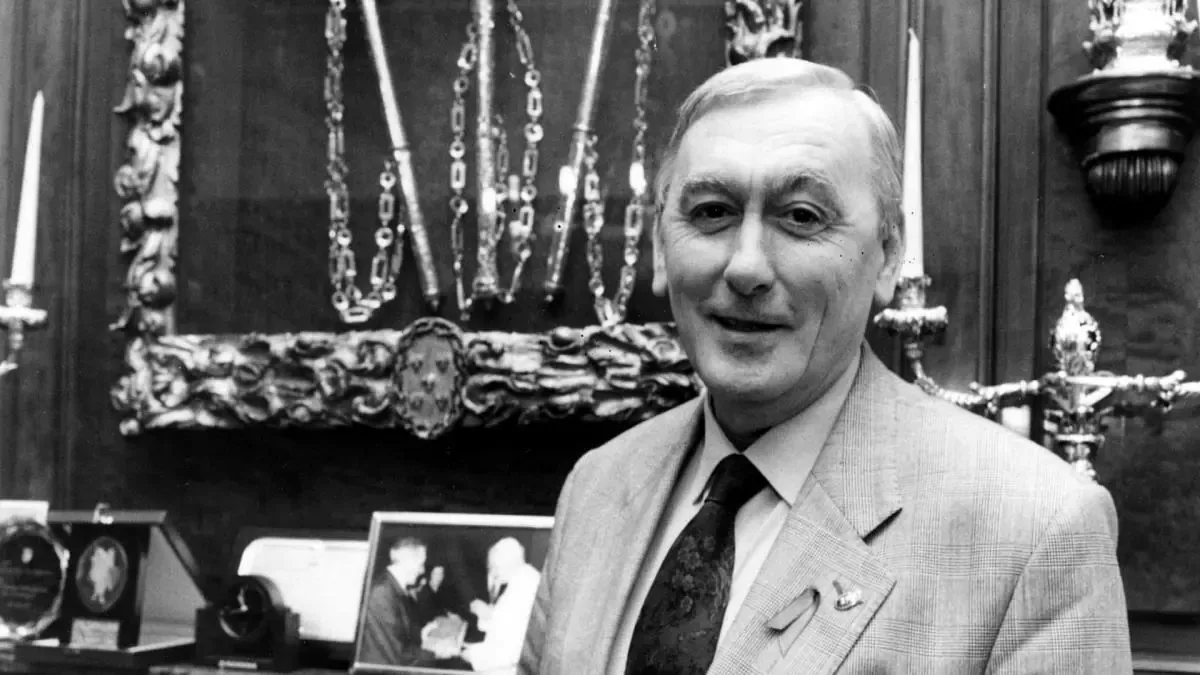 Su legado como alcalde de Pamplona y promotor del intercambio cultural perdurará en la memoria colectiva.