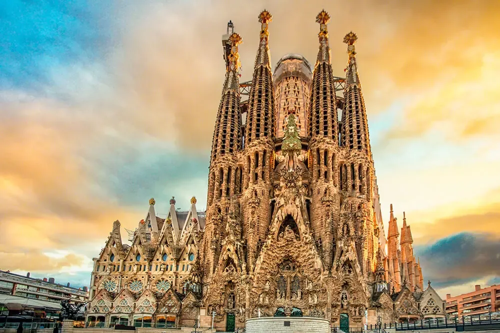 Su legado creativo sigue inspirando a nuevas generaciones de artistas y arquitectos.