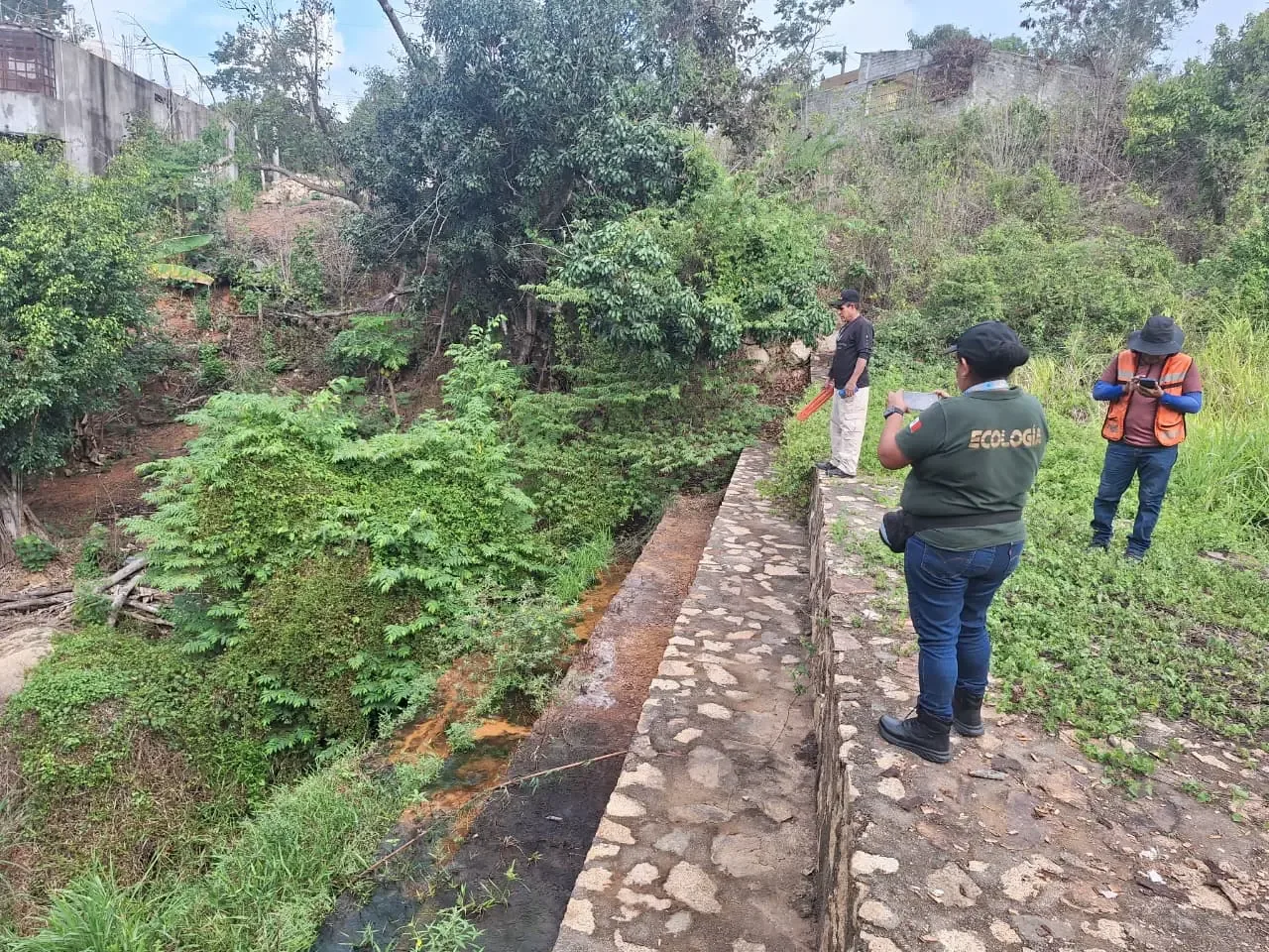 Supervisión de cauces y presas en Acapulco por Protección Civil.