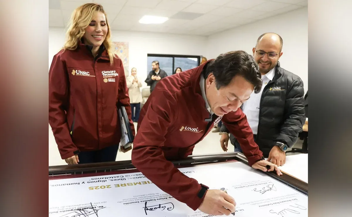 Supervisión de la nueva infraestructura educativa por Marina del Pilar Ávila y Mario Delgado.