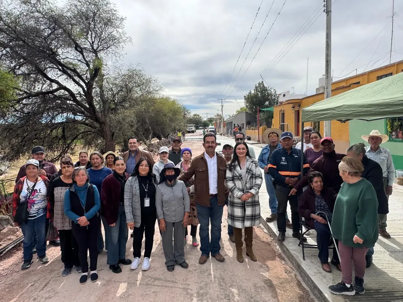 Supervisión de obra de pavimentación en calles de Tepetongo por Bennelly Hernández.