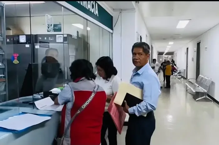 La revisión busca mejorar la atención médica en unidades de salud pública.