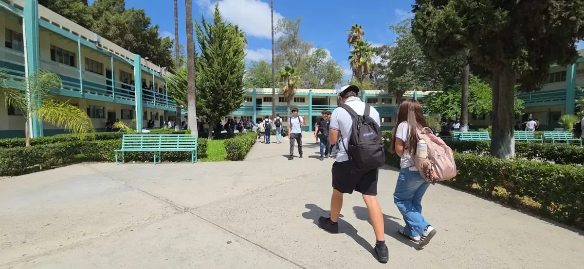 La suspensión afecta a más de mil estudiantes ante problemas con el suministro de agua.