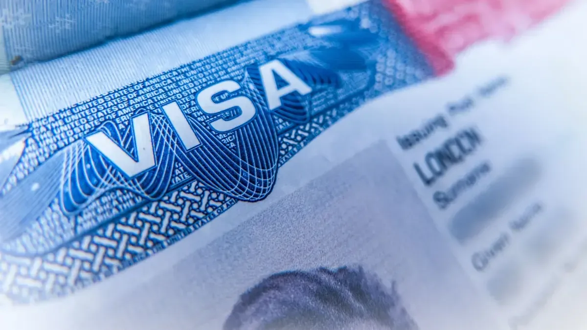 La medida ha causado preocupación entre quienes esperaban entrevistas para establecerse de manera permanente en Estados Unidos.