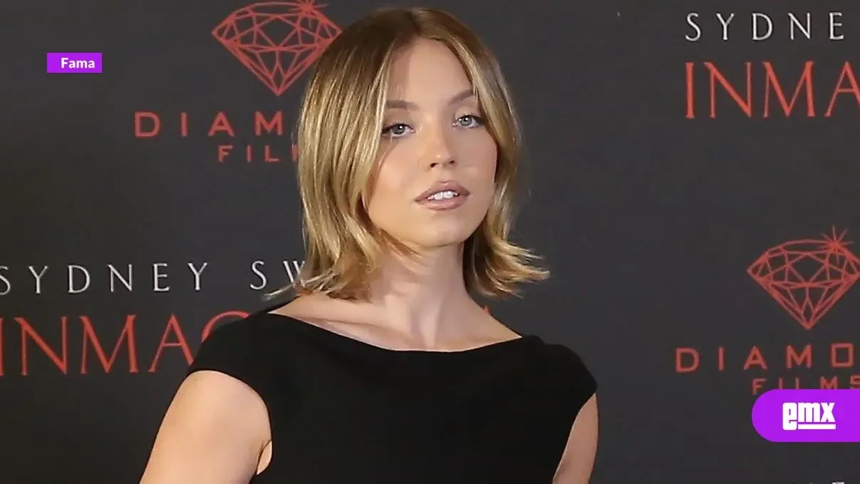 Sydney Sweeney durante la grabación del video en el letrero de Hollywood.