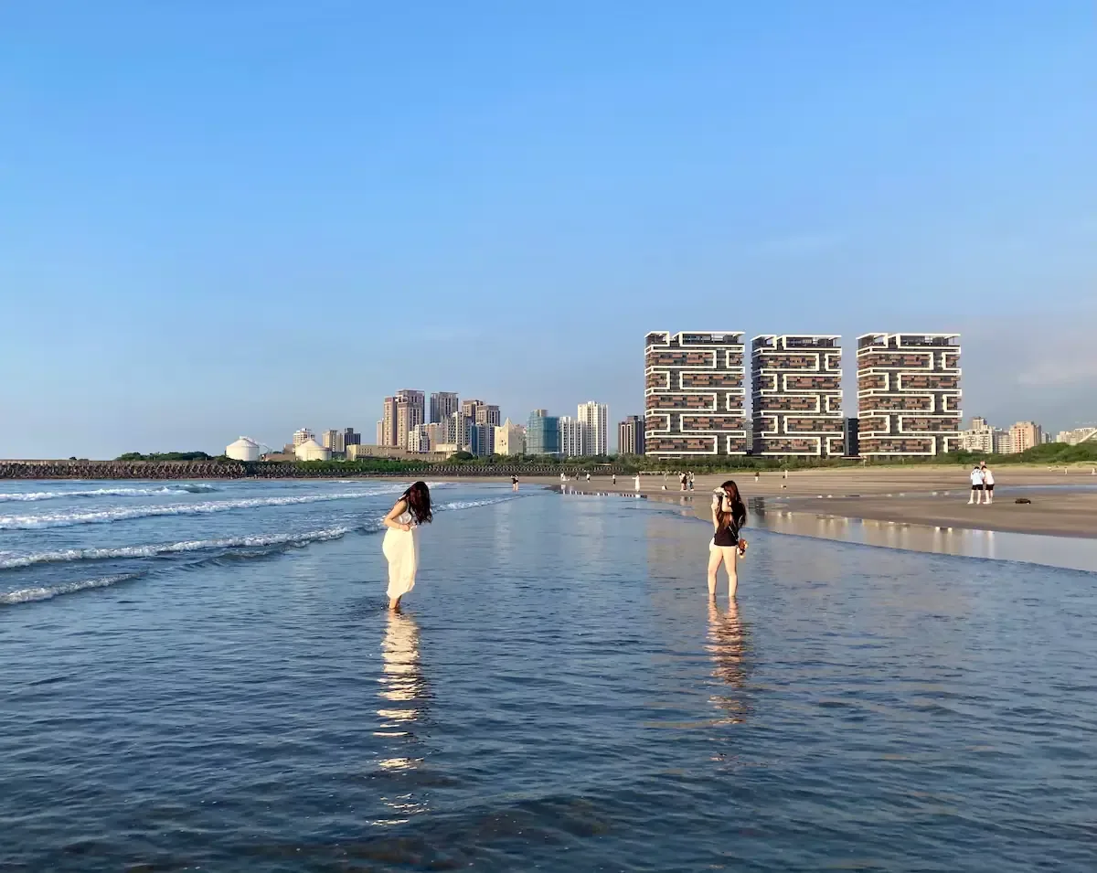 La isla enfrenta tensiones geopolíticas mientras los taiwaneses disfrutan de su vida cotidiana.