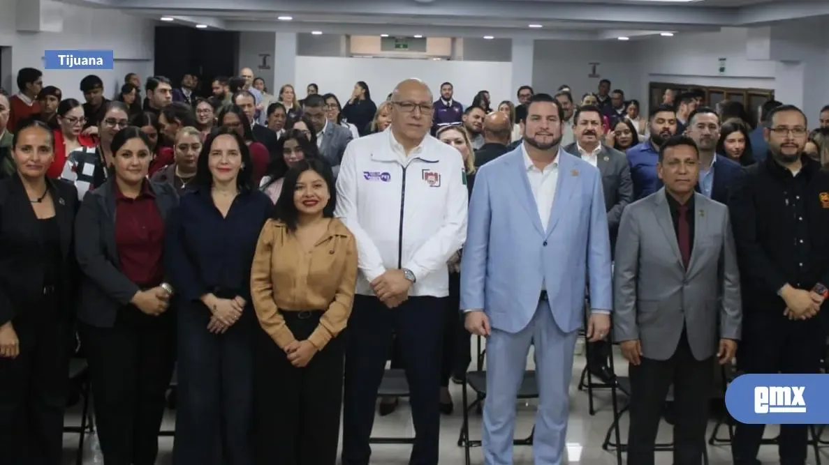 Taller del programa “Crecer con Valor-Es” en Tijuana, enfocado en la juventud.