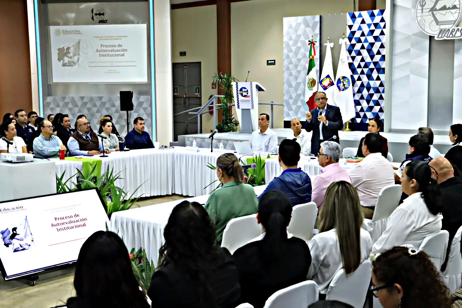 Taller en la UABCS sobre evaluación de la educación superior en BCS.