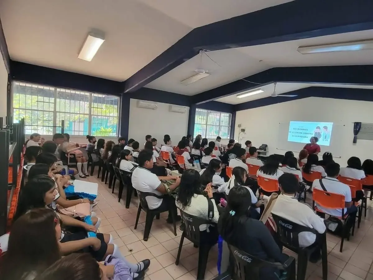 Taller sobre salud mental en el Colegio de Bachilleres Plantel 29 en Acapulco.