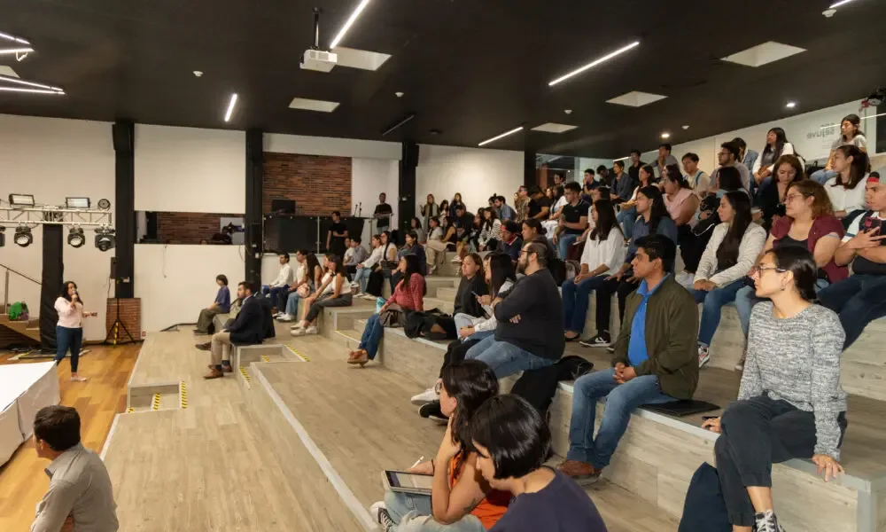 Talleres de SEJUVE para jóvenes que buscan su primer empleo en Querétaro.