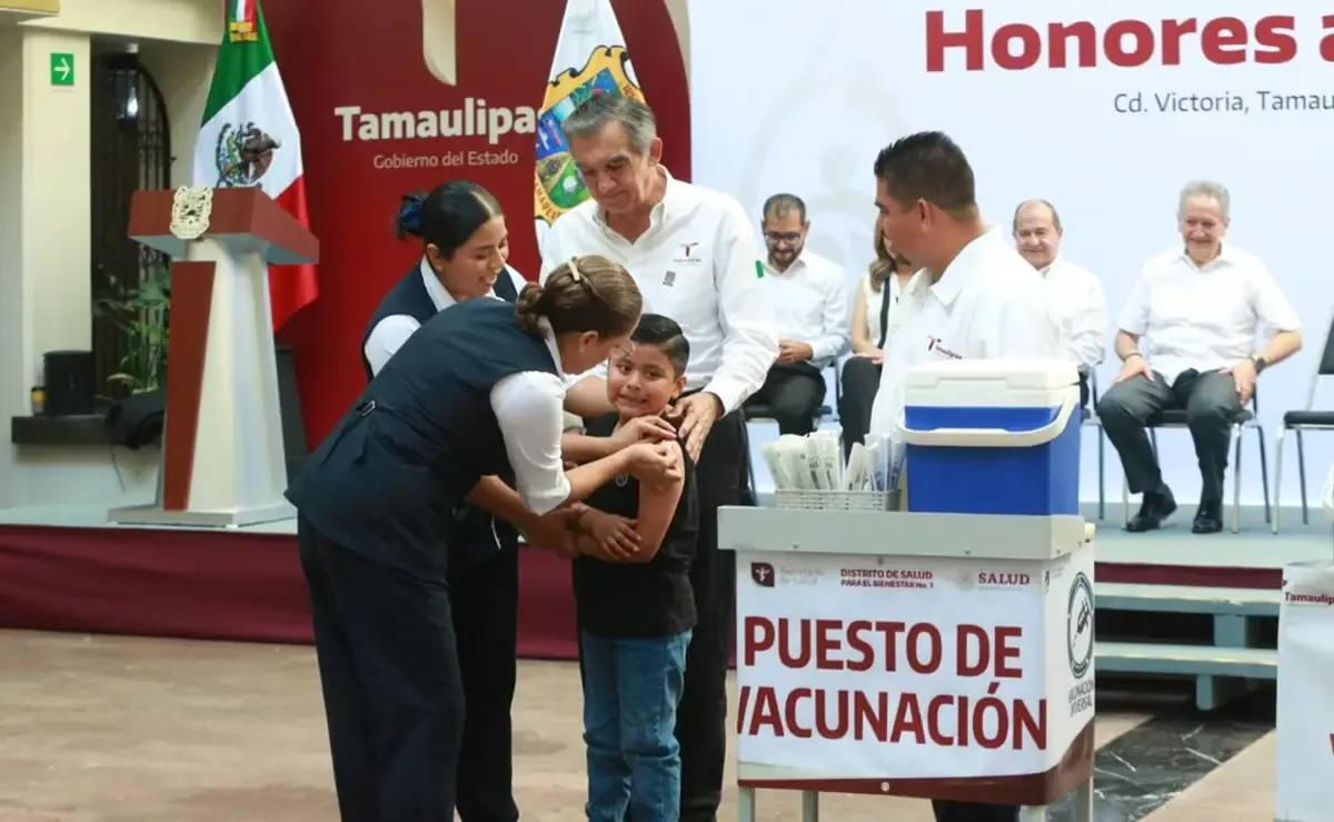 El gobernador Américo Villarreal destaca la importancia de la inmunización y el compromiso con la salud pública.