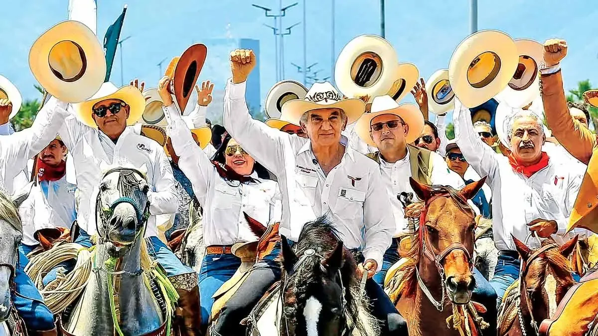 Más de 2 mil 100 jinetes en Ciudad Victoria apoyan la soberanía y unidad del pueblo mexicano.