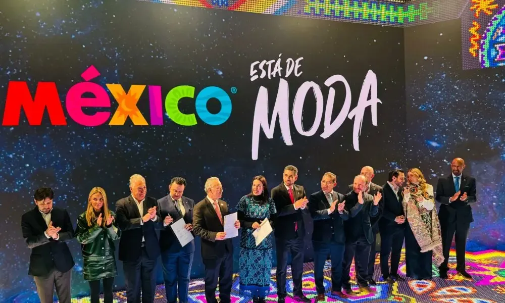 Tania Palacios Kuri en la firma del convenio de colaboración para el turismo mexicano.